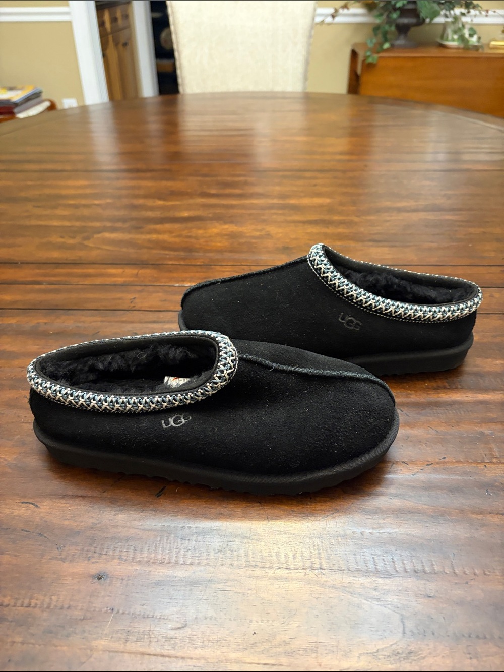 UGG Black Slippers Kids US 6 ACS